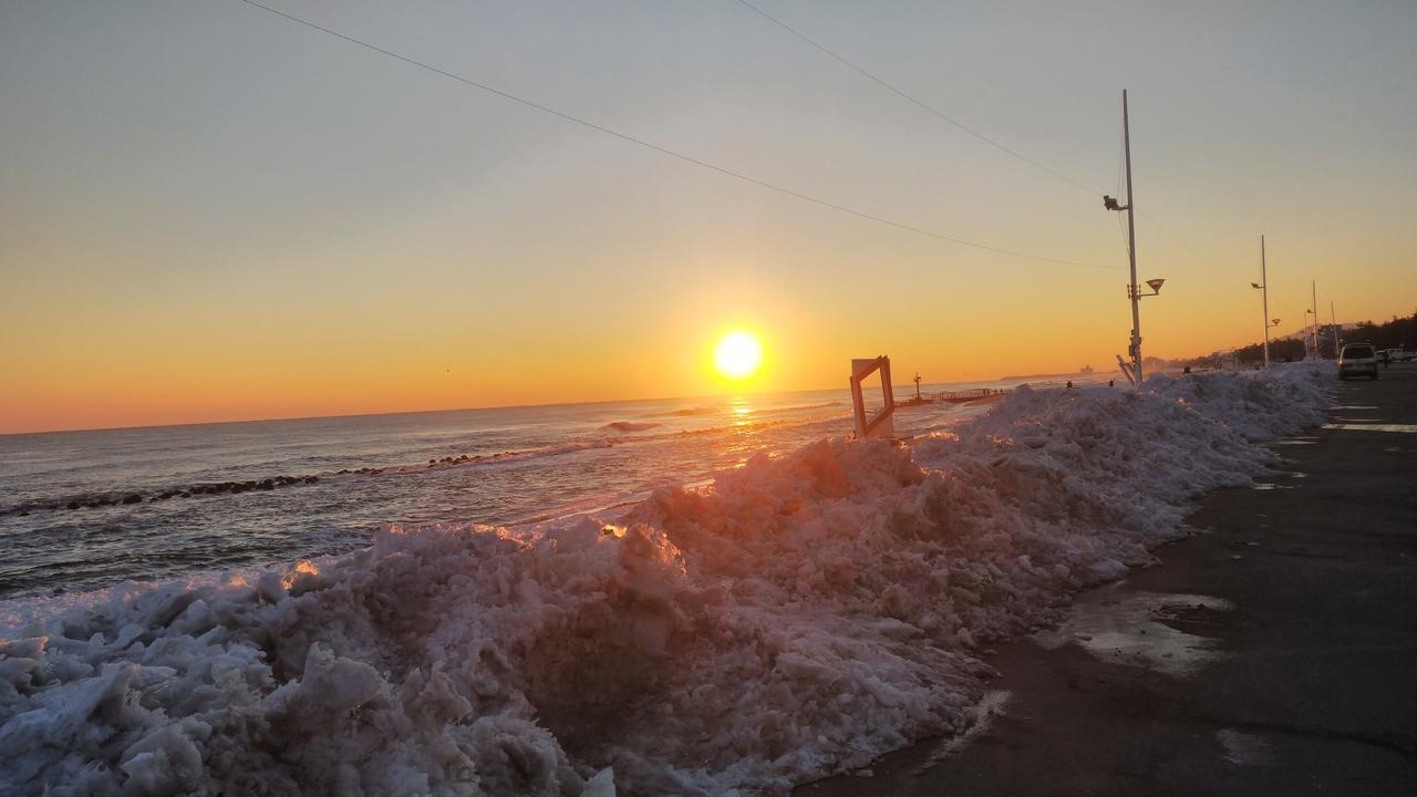 Ocean Capsule Guesthouse Gangneung Buitenkant foto